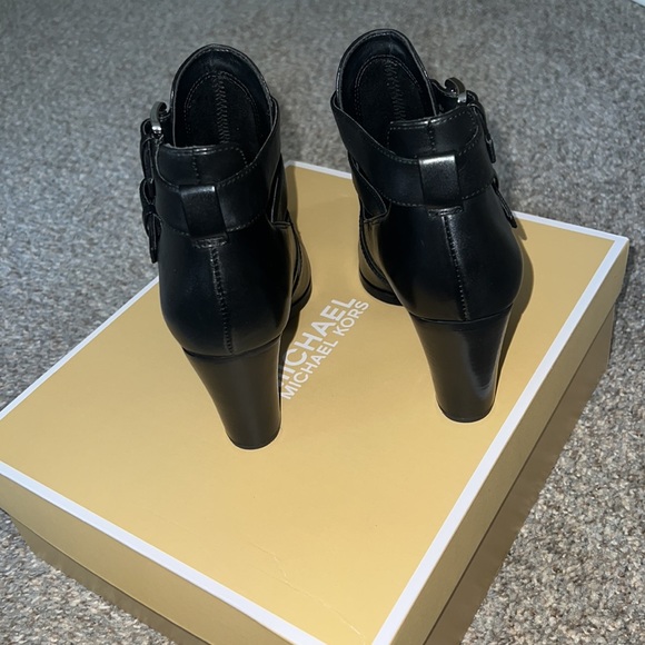 Michael Kors leather booties - Picture 4 of 8
